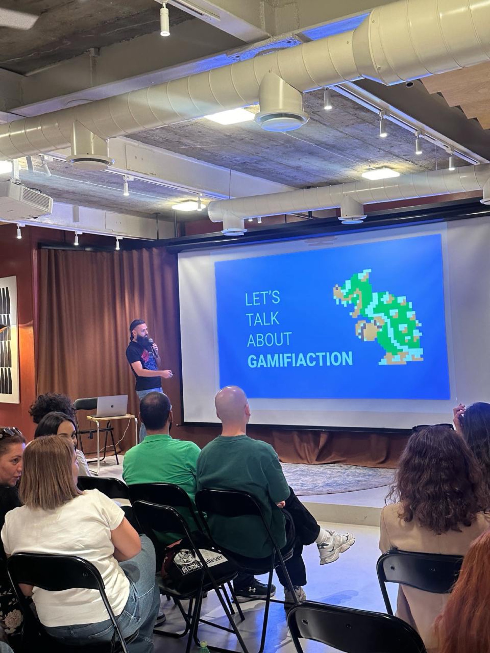 UX Storm / moderator event moment 1