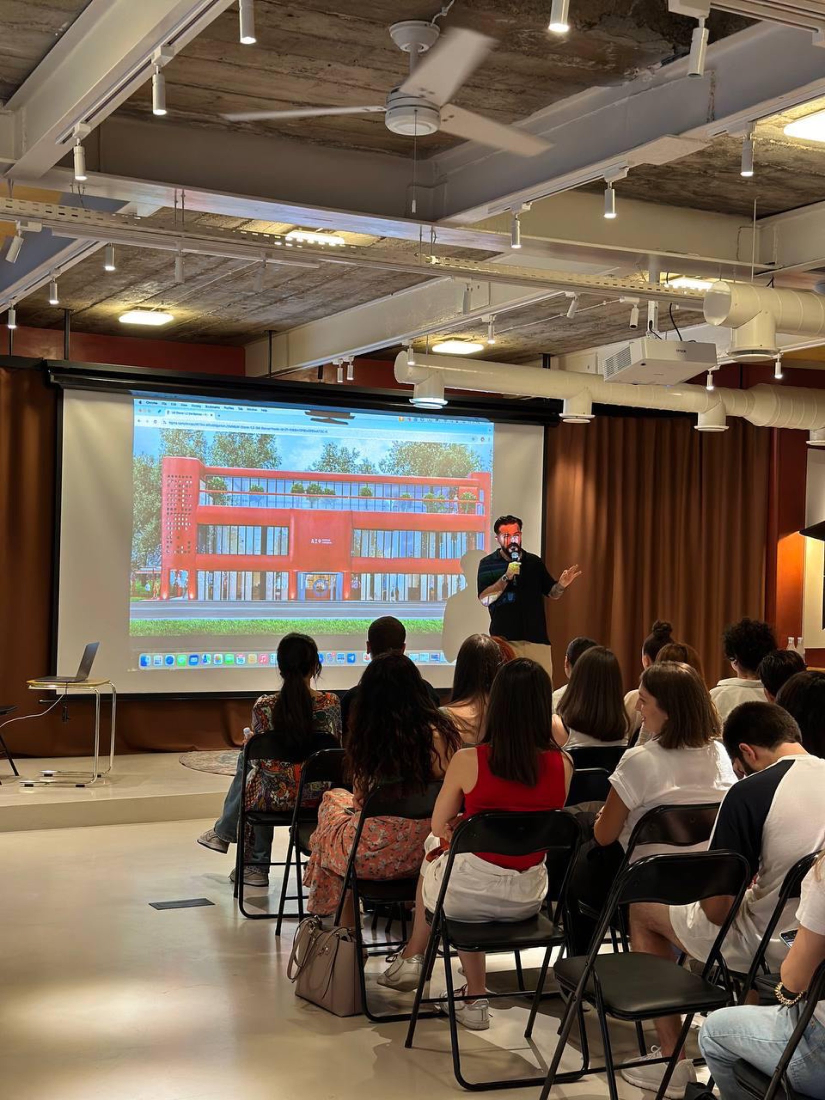 UX Storm / moderator event moment 3